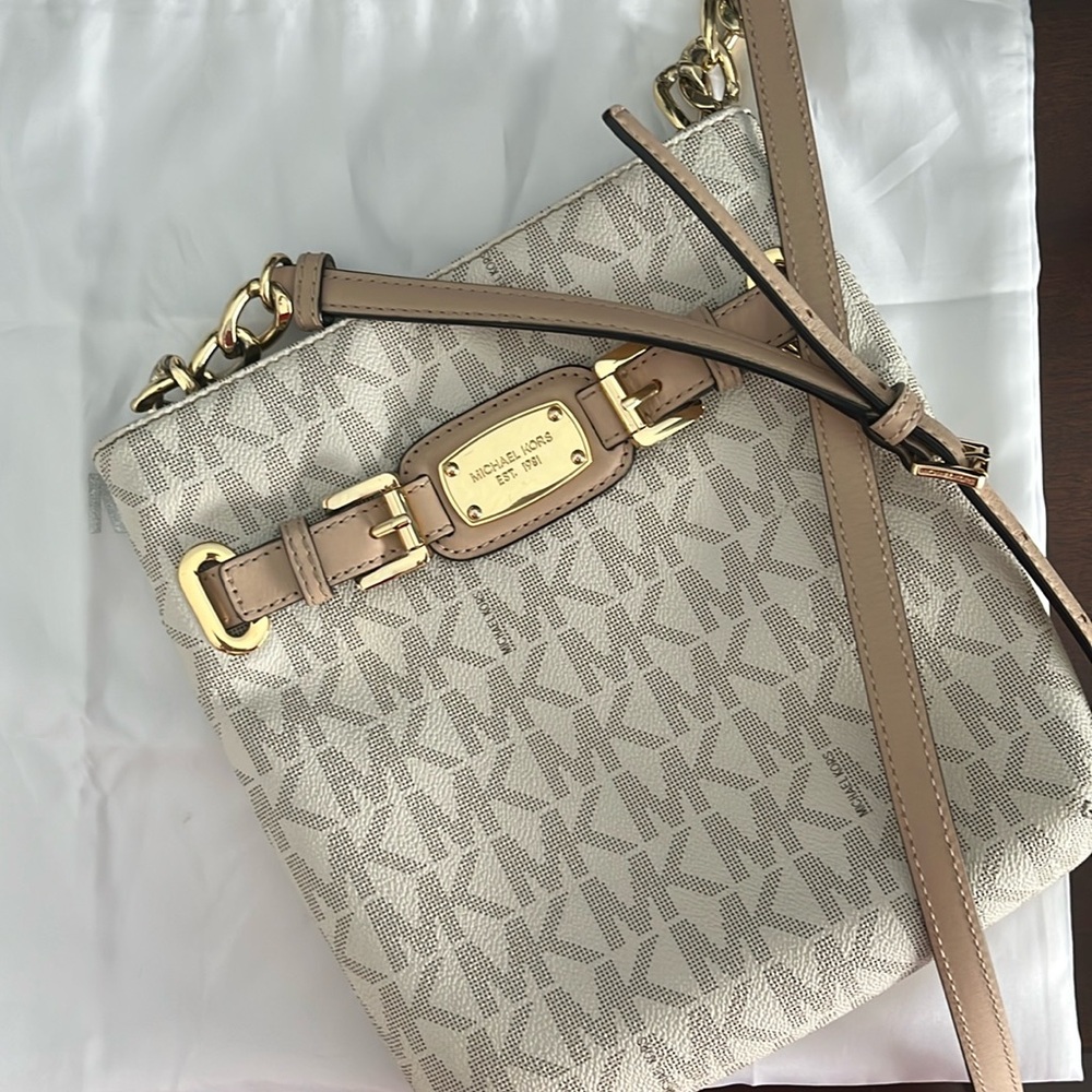 Michael Kors Crossbody - Vanilla with Gold Hardware
